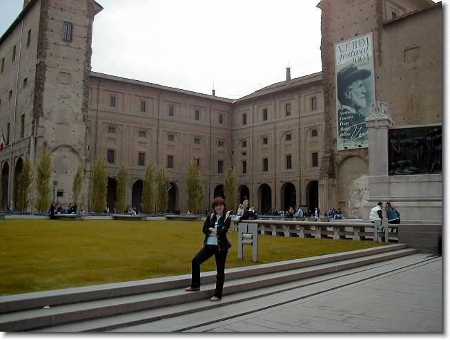Clicca per scorrere le foto originali ingrandite