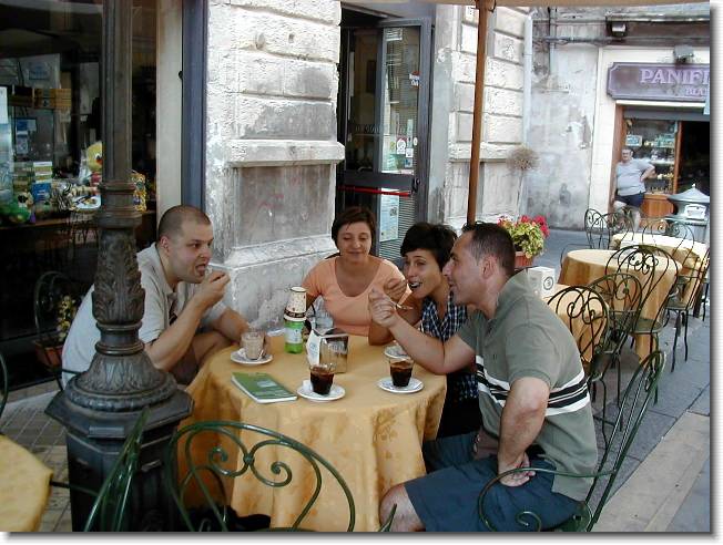 Clicca per scorrere le foto originali ingrandite