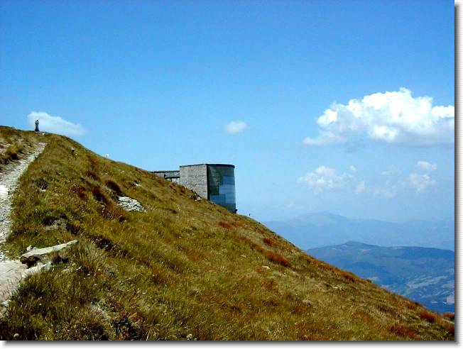Clicca per scorrere le foto originali ingrandite