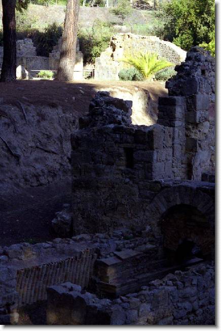Clicca per scorrere le foto originali ingrandite