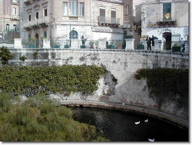 Clicca per scorrere le foto originali ingrandite