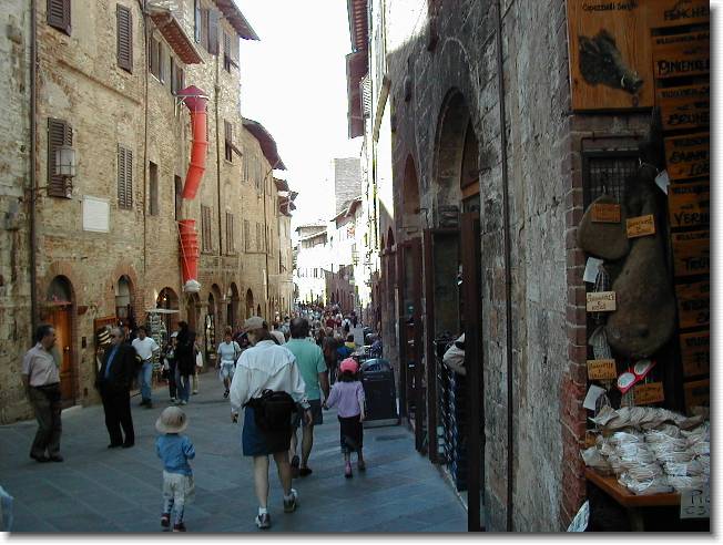 Clicca per scorrere le foto originali ingrandite