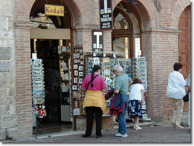 Clicca per scorrere le foto originali ingrandite