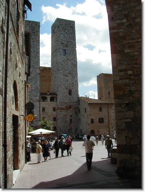 Clicca per scorrere le foto originali ingrandite