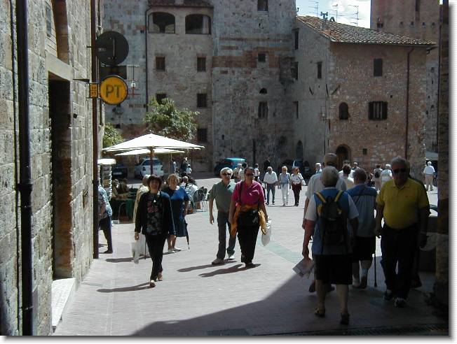 Clicca per scorrere le foto originali ingrandite