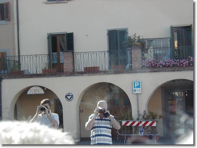 Clicca per scorrere le foto originali ingrandite