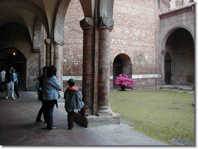 Clicca per scorrere le foto originali ingrandite