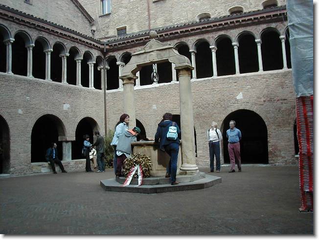Clicca per scorrere le foto originali ingrandite