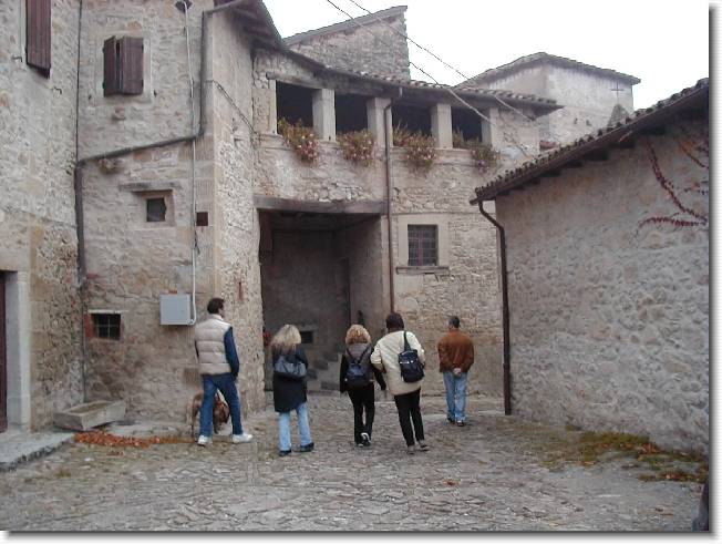 Clicca per scorrere le foto originali ingrandite