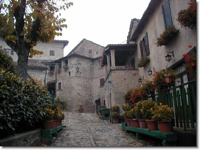 Clicca per scorrere le foto originali ingrandite