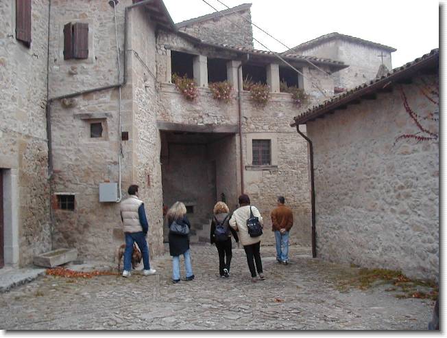 Clicca per scorrere le foto originali ingrandite
