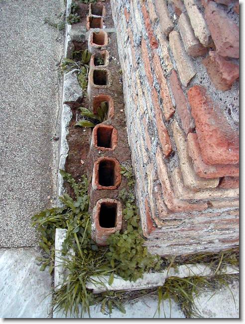 Clicca per scorrere le foto originali ingrandite
