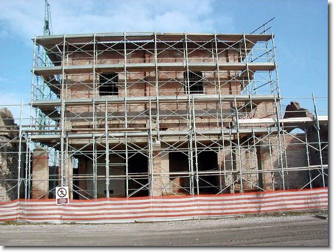 Clicca per scorrere le foto originali ingrandite