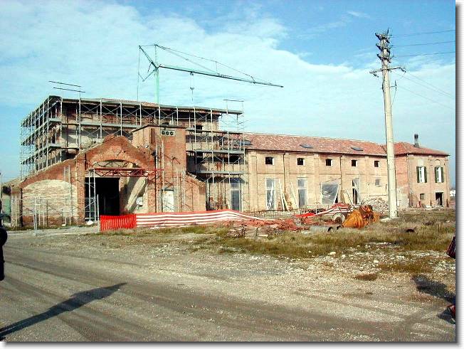 Clicca per scorrere le foto originali ingrandite