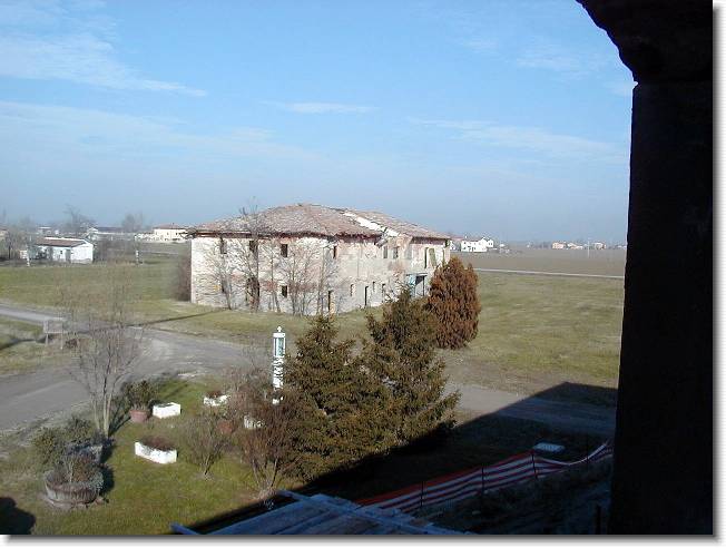 Clicca per scorrere le foto originali ingrandite