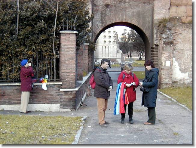 Clicca per scorrere le foto originali ingrandite