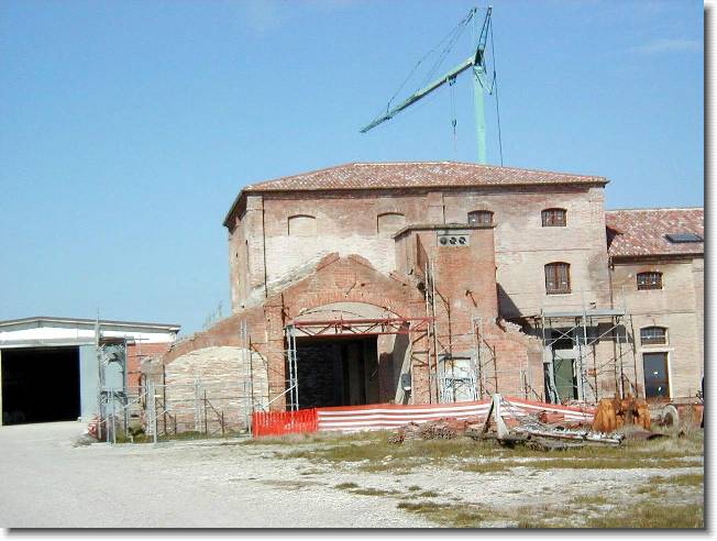 Clicca per scorrere le foto originali ingrandite