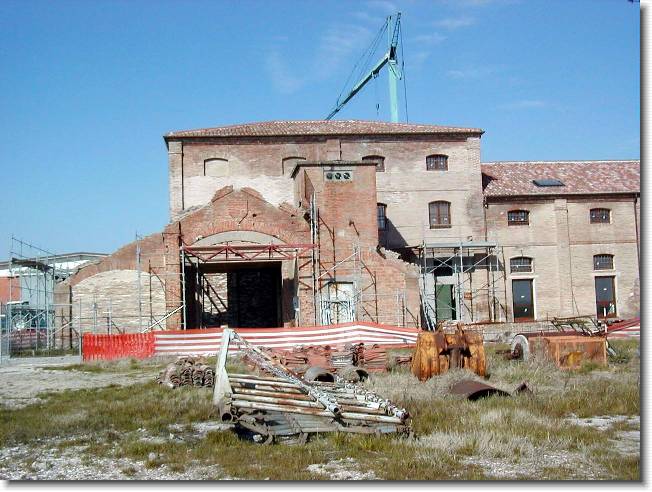 Clicca per scorrere le foto originali ingrandite