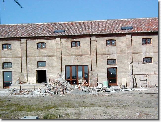 Clicca per scorrere le foto originali ingrandite