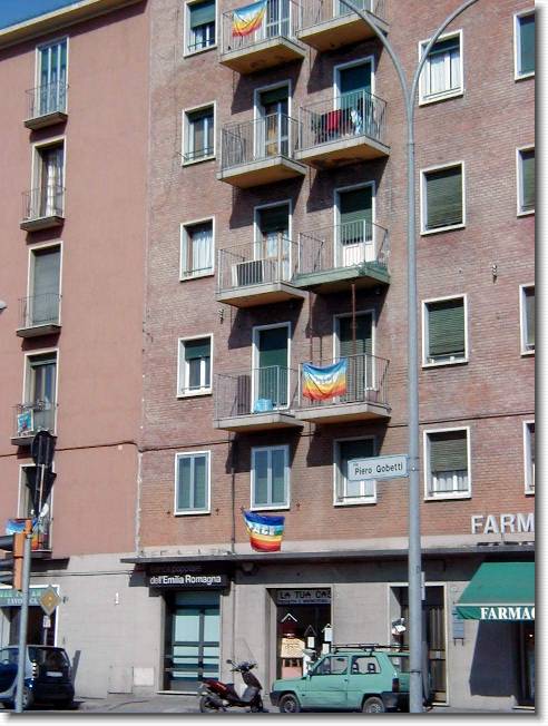 Clicca per scorrere le foto originali ingrandite