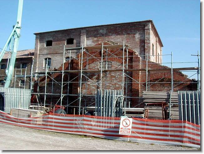 Clicca per scorrere le foto originali ingrandite