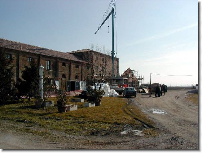 Clicca per scorrere le foto originali ingrandite