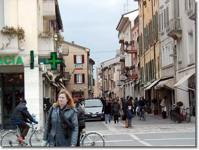 Clicca per scorrere le foto originali ingrandite
