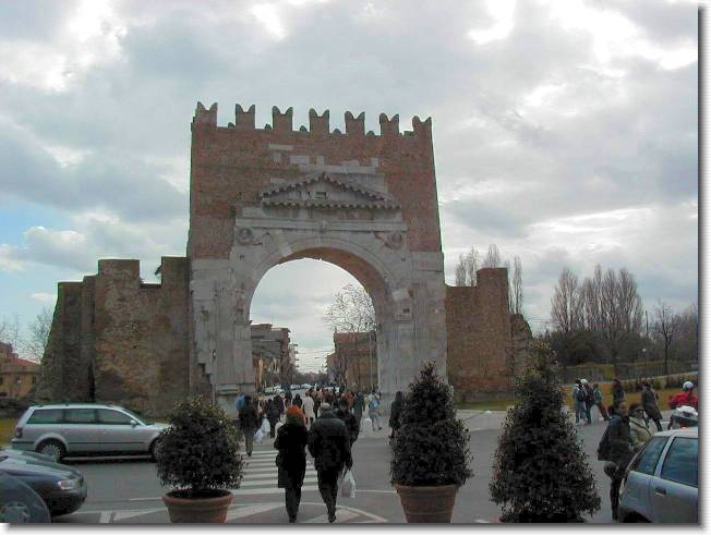 Clicca per scorrere le foto originali ingrandite