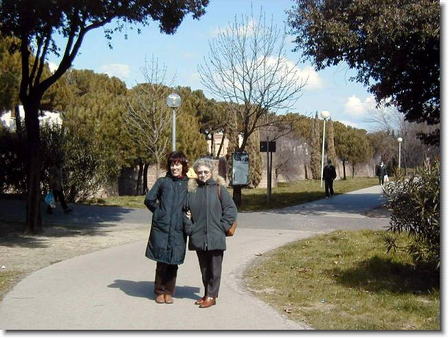 Clicca per scorrere le foto originali ingrandite