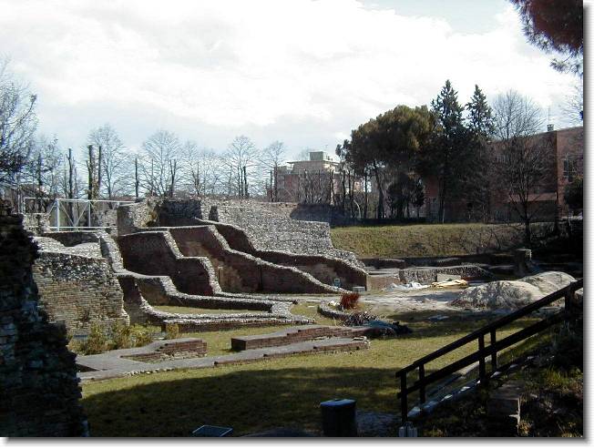 Clicca per scorrere le foto originali ingrandite