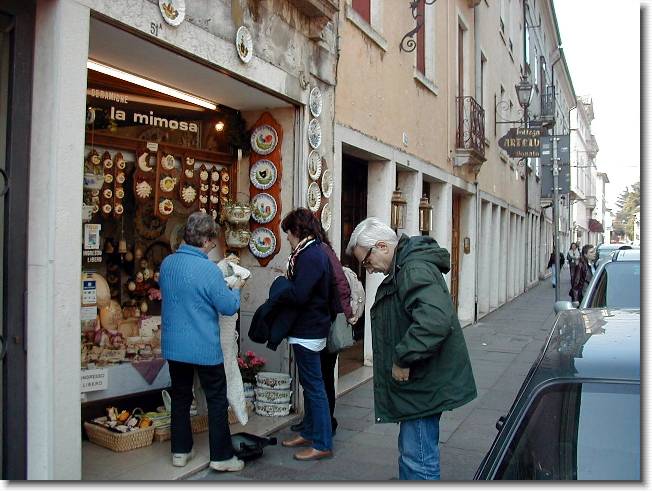 Clicca per scorrere le foto originali ingrandite