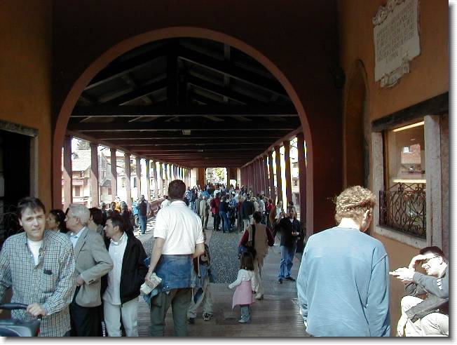 Clicca per scorrere le foto originali ingrandite