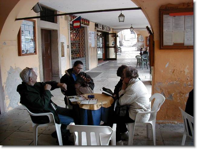 Clicca per scorrere le foto originali ingrandite