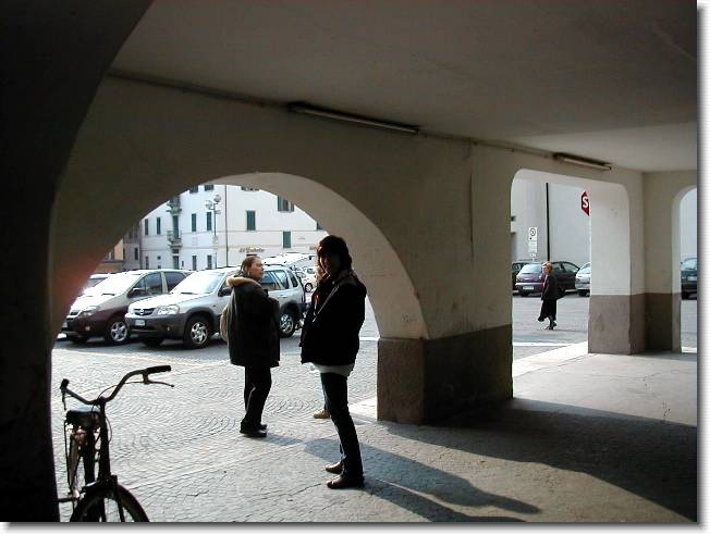 Clicca per scorrere le foto originali ingrandite