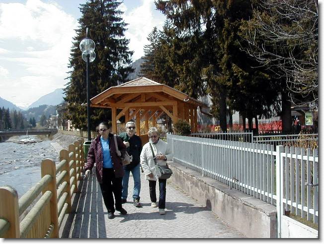 Clicca per scorrere le foto originali ingrandite