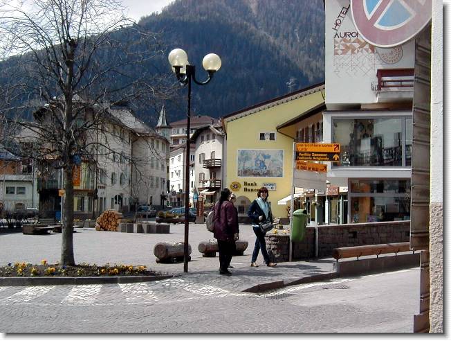Clicca per scorrere le foto originali ingrandite