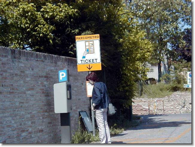 Clicca per scorrere le foto originali ingrandite