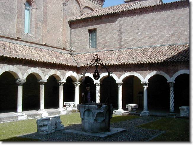 Clicca per scorrere le foto originali ingrandite