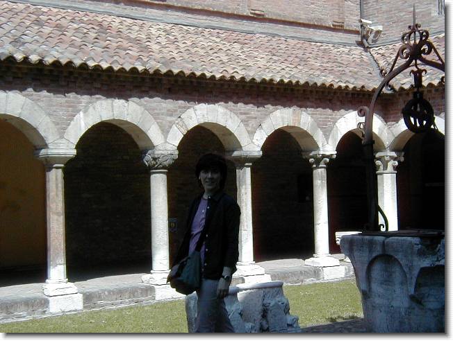 Clicca per scorrere le foto originali ingrandite