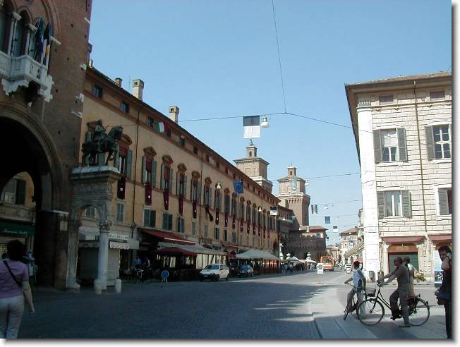 Clicca per scorrere le foto originali ingrandite