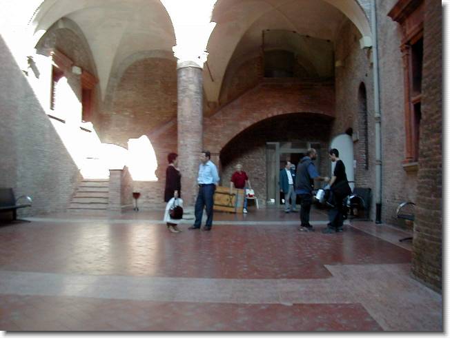 Clicca per scorrere le foto originali ingrandite