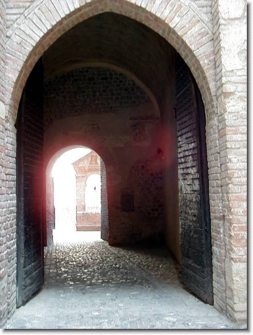 Clicca per scorrere le foto originali ingrandite