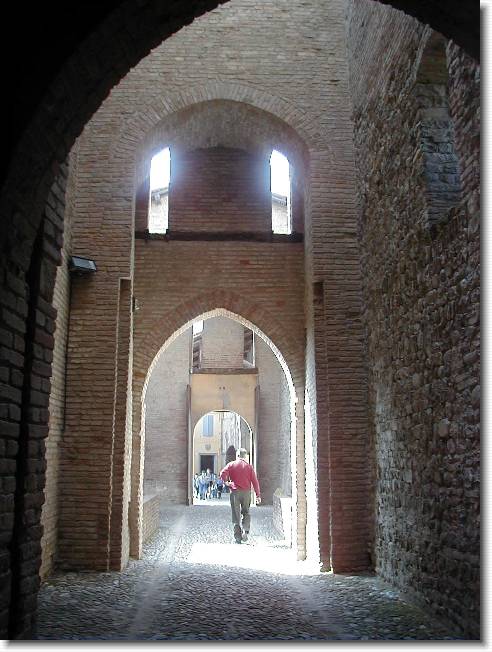 Clicca per scorrere le foto originali ingrandite