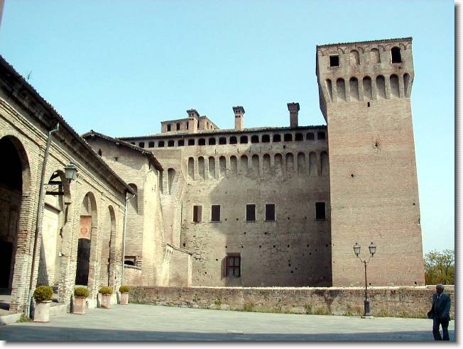 Clicca per scorrere le foto originali ingrandite