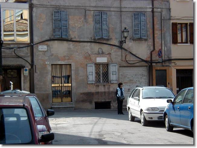 Clicca per scorrere le foto originali ingrandite