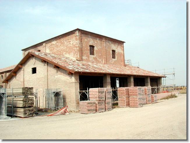 Clicca per scorrere le foto originali ingrandite