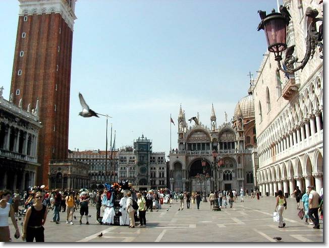 Clicca per scorrere le foto originali ingrandite
