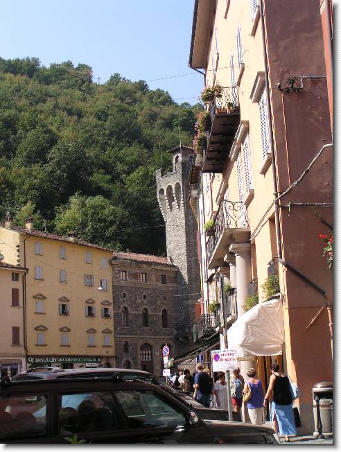Clicca per scorrere le foto originali ingrandite