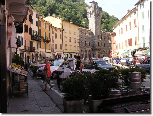 Clicca per scorrere le foto originali ingrandite