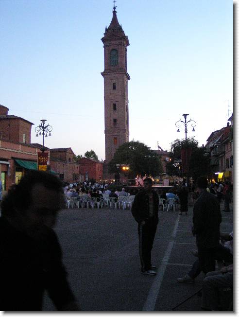 Clicca per scorrere le foto originali ingrandite